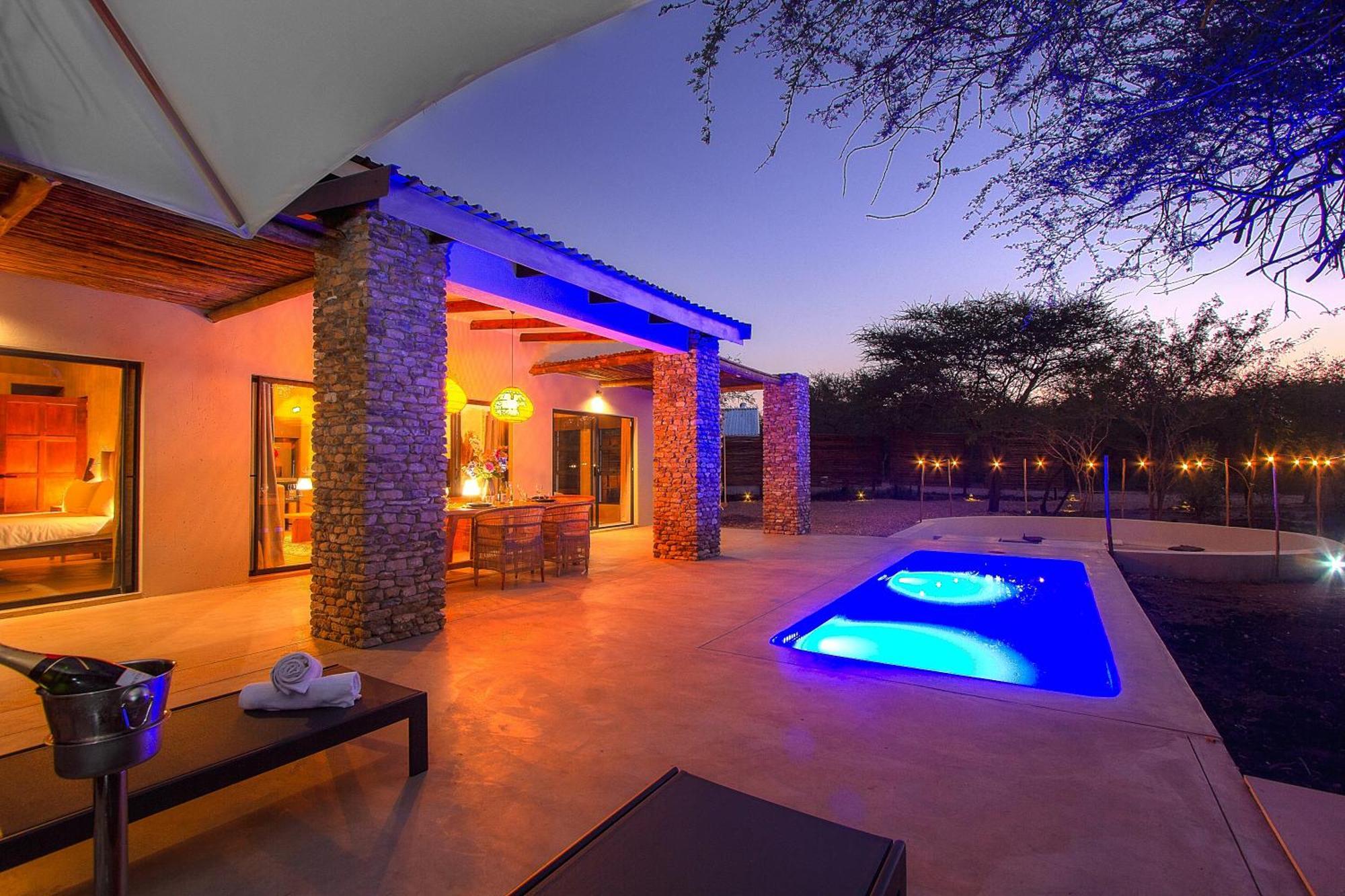 The Duchess Luxury Safari Villa, Close To Knp, Giraffe-feeding-tower, Bush-bath, Boma Marloth Park