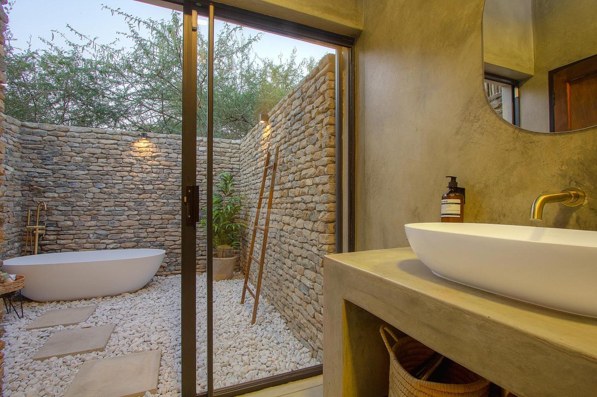 The Duchess Luxury Safari Villa, Close To Knp, Giraffe-feeding-tower, Bush-bath, Boma Marloth Park