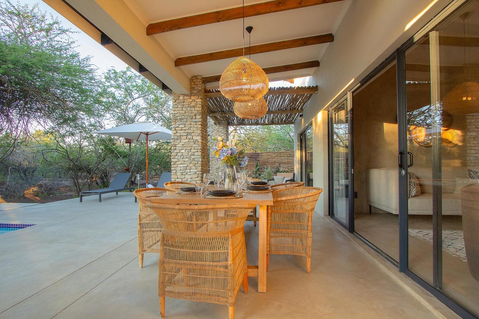 Villa The Duchess Luxury Safari Villa, Close To Knp, Giraffe-feeding-tower, Bush-bath, Boma *