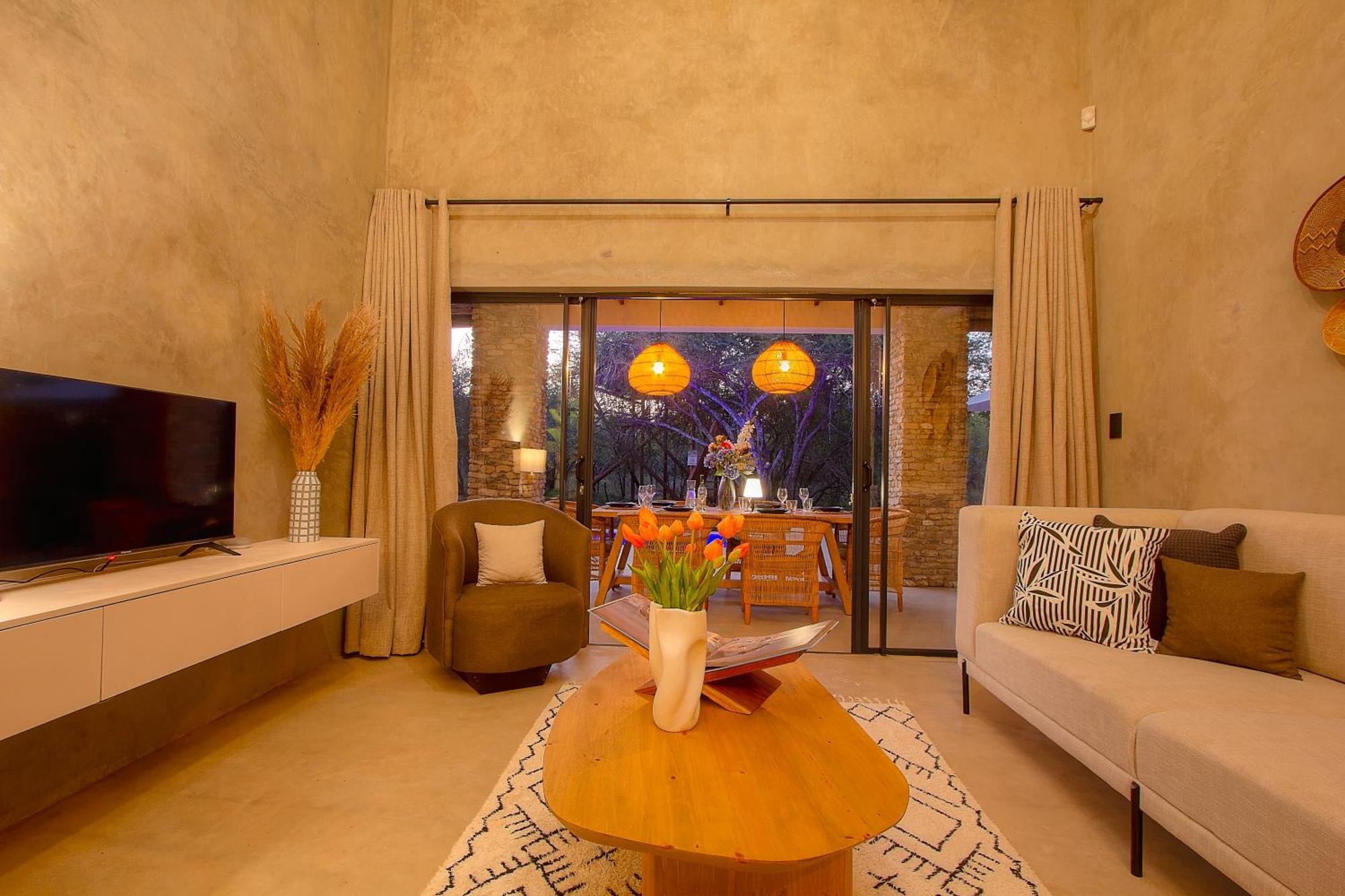 Villa The Duchess Luxury Safari Villa, Close To Knp, Giraffe-feeding-tower, Bush-bath, Boma