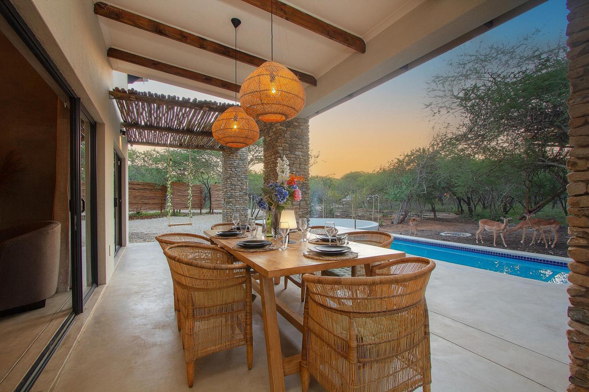 The Duchess Luxury Safari Villa, Close To Knp, Giraffe-feeding-tower, Bush-bath, Boma Marloth Park