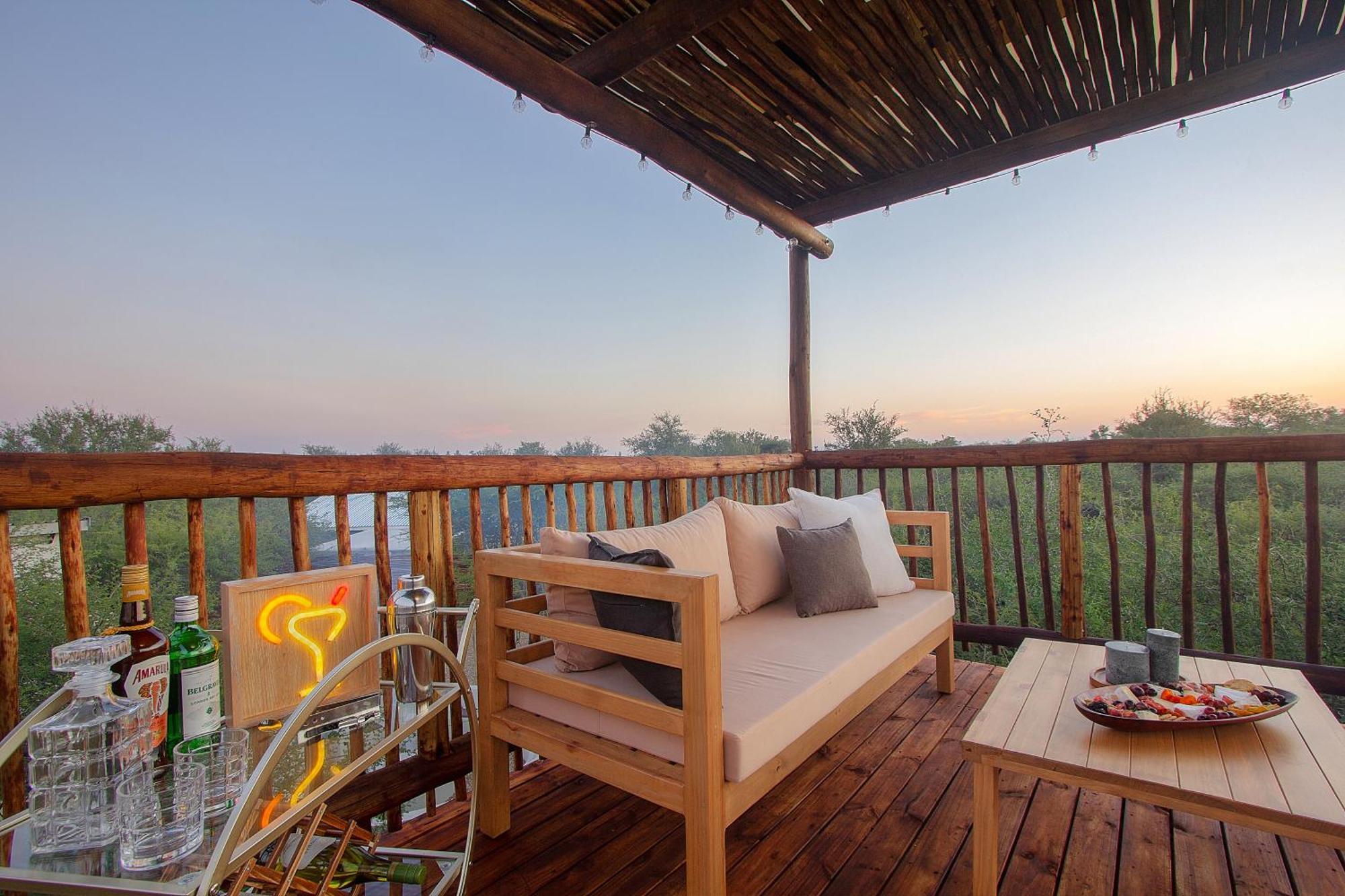 The Duchess Luxury Safari Villa, Close To Knp, Giraffe-feeding-tower, Bush-bath, Boma