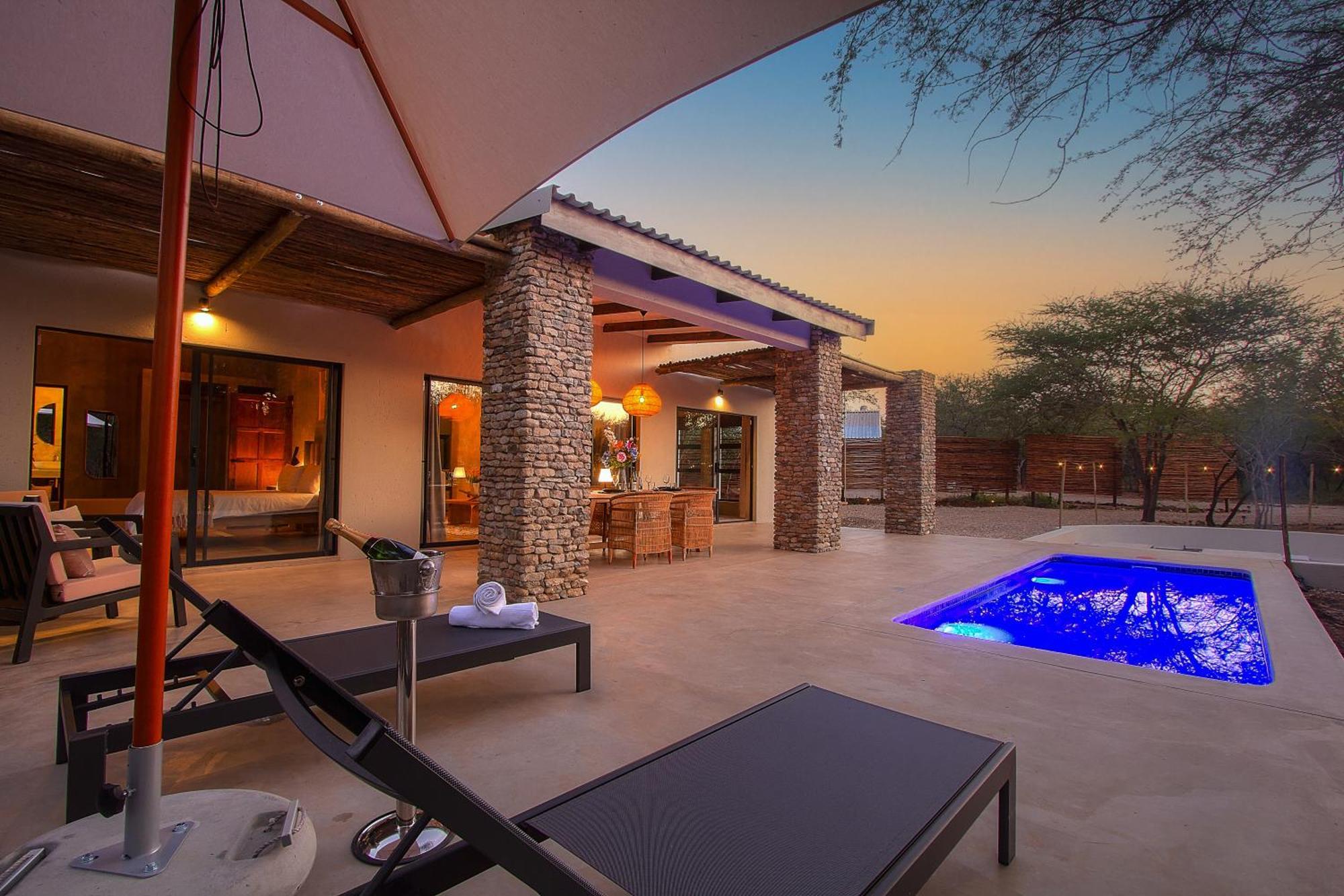 The Duchess Luxury Safari Villa, Close To Knp, Giraffe-feeding-tower, Bush-bath, Boma Villa