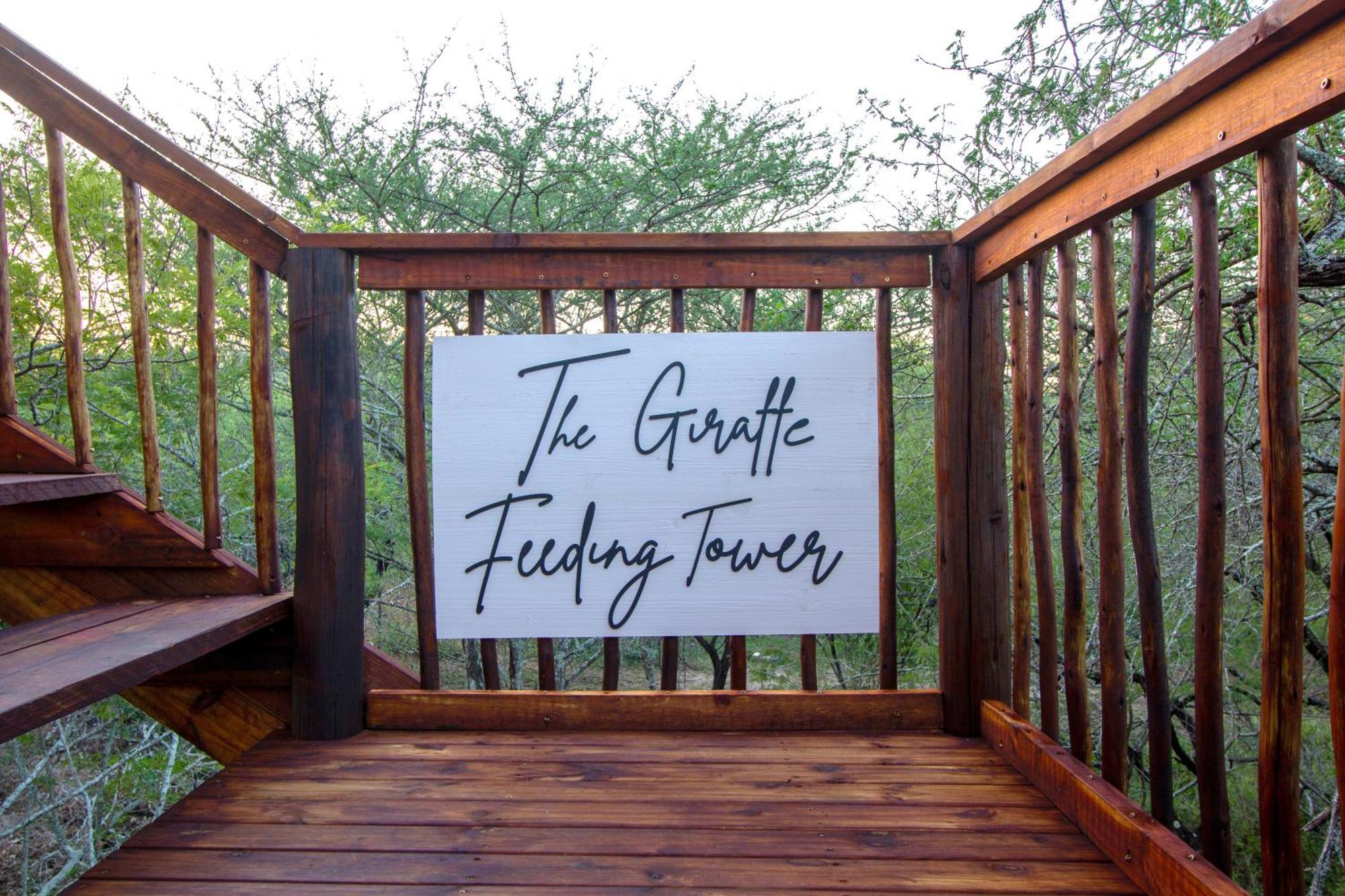 Villa The Duchess Luxury Safari Villa, Close To Knp, Giraffe-feeding-tower, Bush-bath, Boma *