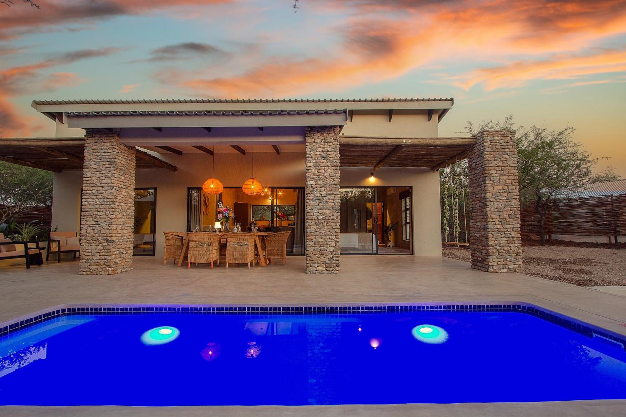 Villa The Duchess Luxury Safari Villa, Close To Knp, Giraffe-feeding-tower, Bush-bath, Boma Marloth Park